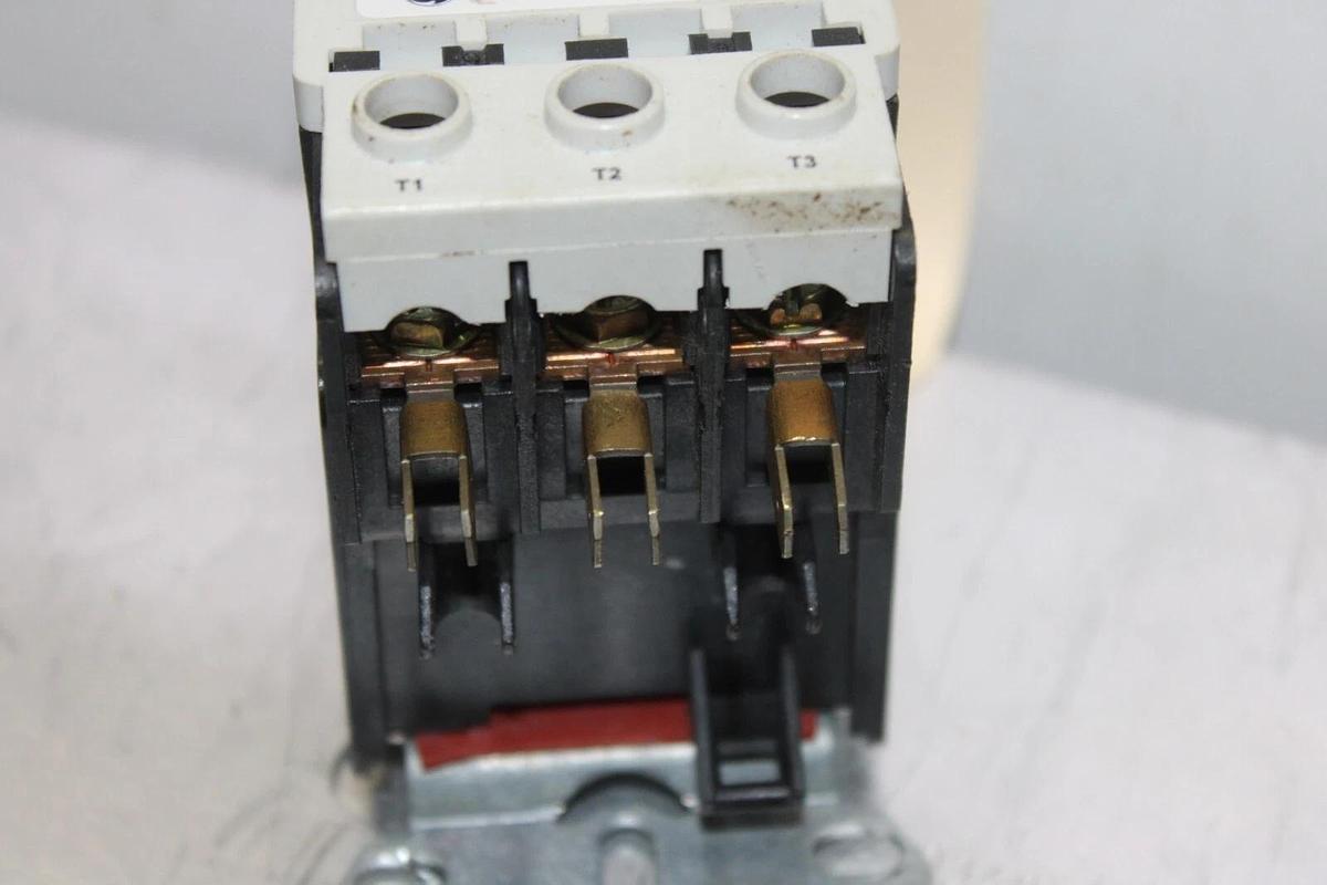 Used GENERAL ELECTRIC CONTACTOR CR453AB3AAA 25 AMP 600 VAC 3-POLE COIL: 110/120V