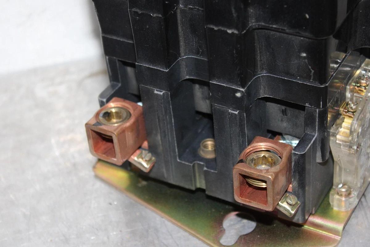 Used SQUARE D CONTACTOR 8502SF01 NEMA SIZE 4 600 VAC 2-POLE COIL: 120V