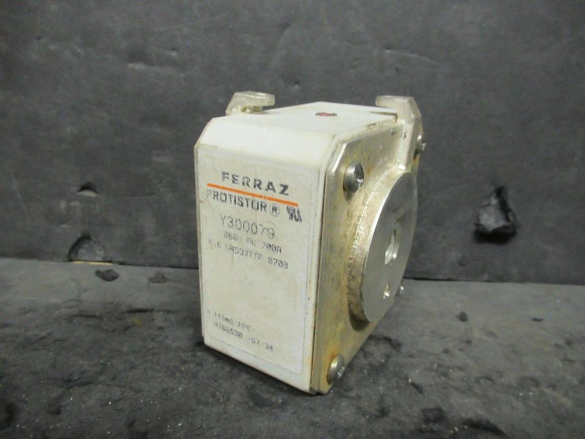 Used FERRAZ SHAWMUT 6,6URD33TTF0700 PROTISTOR FUSE Y300079 660 VAC 700 AMP WARRANTY