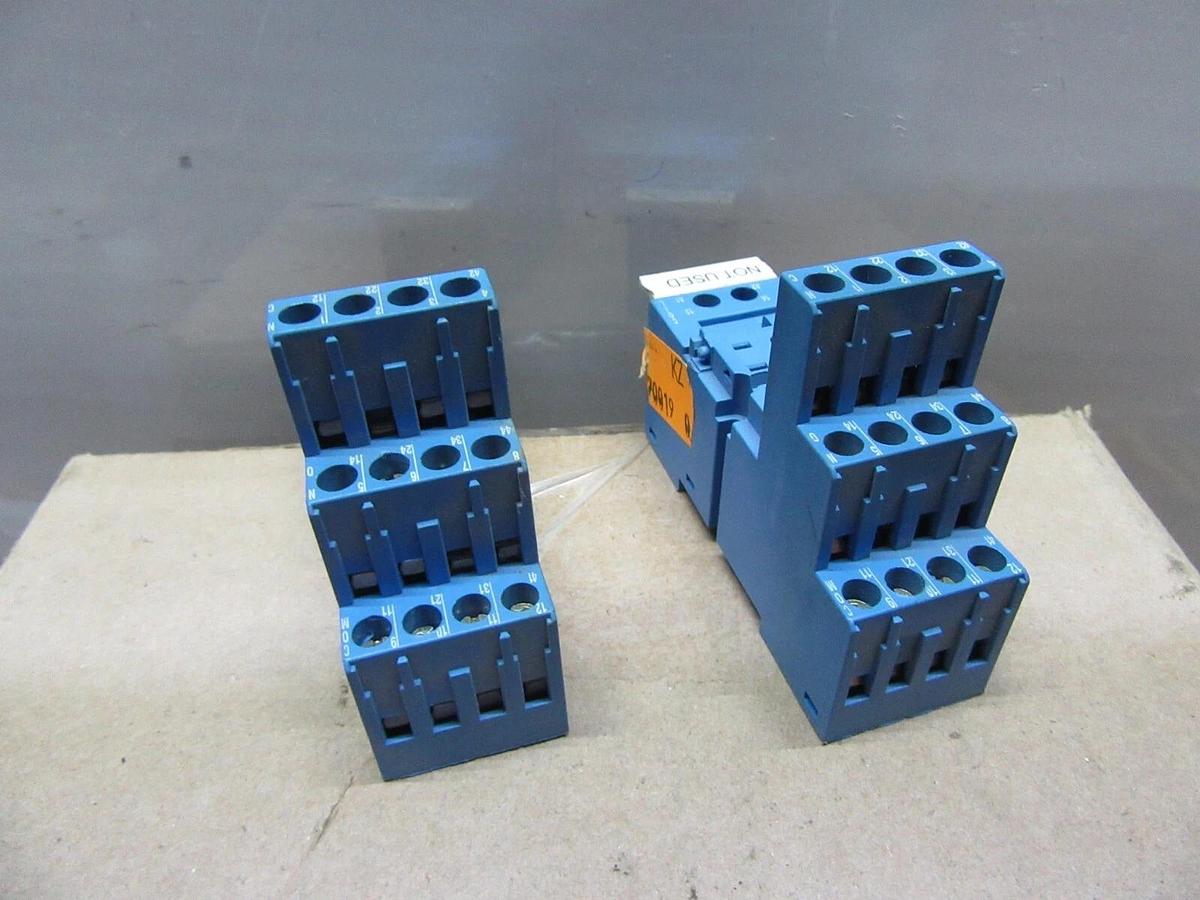 Used LOT OF 2 FINDER RELAY BASE 94.04 10 AMP 250 VOLT **WARRANTY INCLUDED**