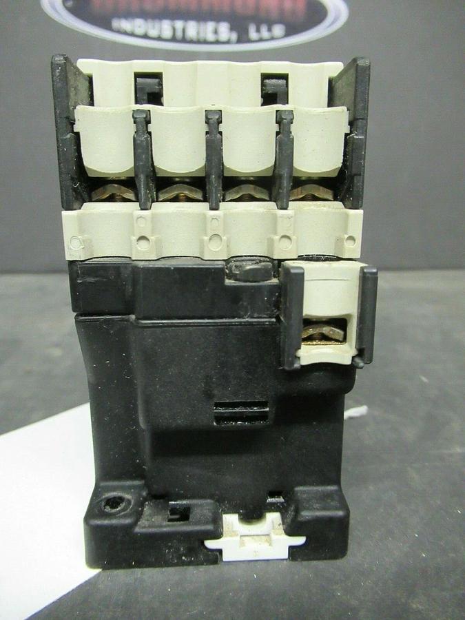 Used KLOCKNER-MOELLER CONTACTOR DIL R 31 600 VAC 15 AMP **WARRANTY INCLUDED!**