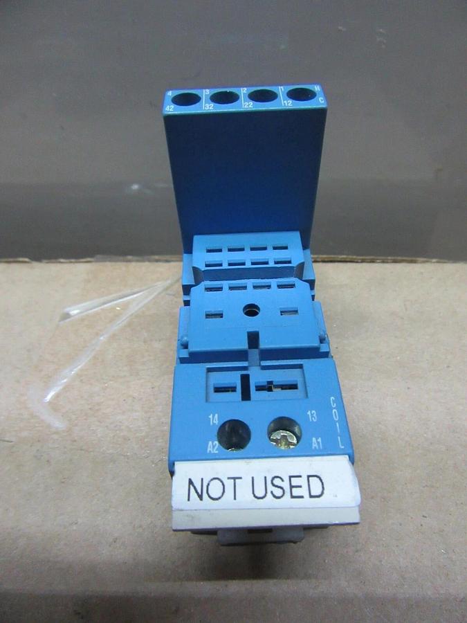 Used LOT OF 2 FINDER RELAY BASE 94.04 10 AMP 250 VOLT **WARRANTY INCLUDED**