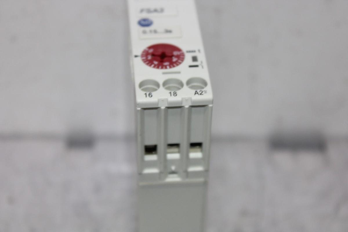 Used ALLEN BRADLEY TIME DELAY RELAY 700-FSA3BU23 240 VAC 24 VDC 0.15-3 SECOND