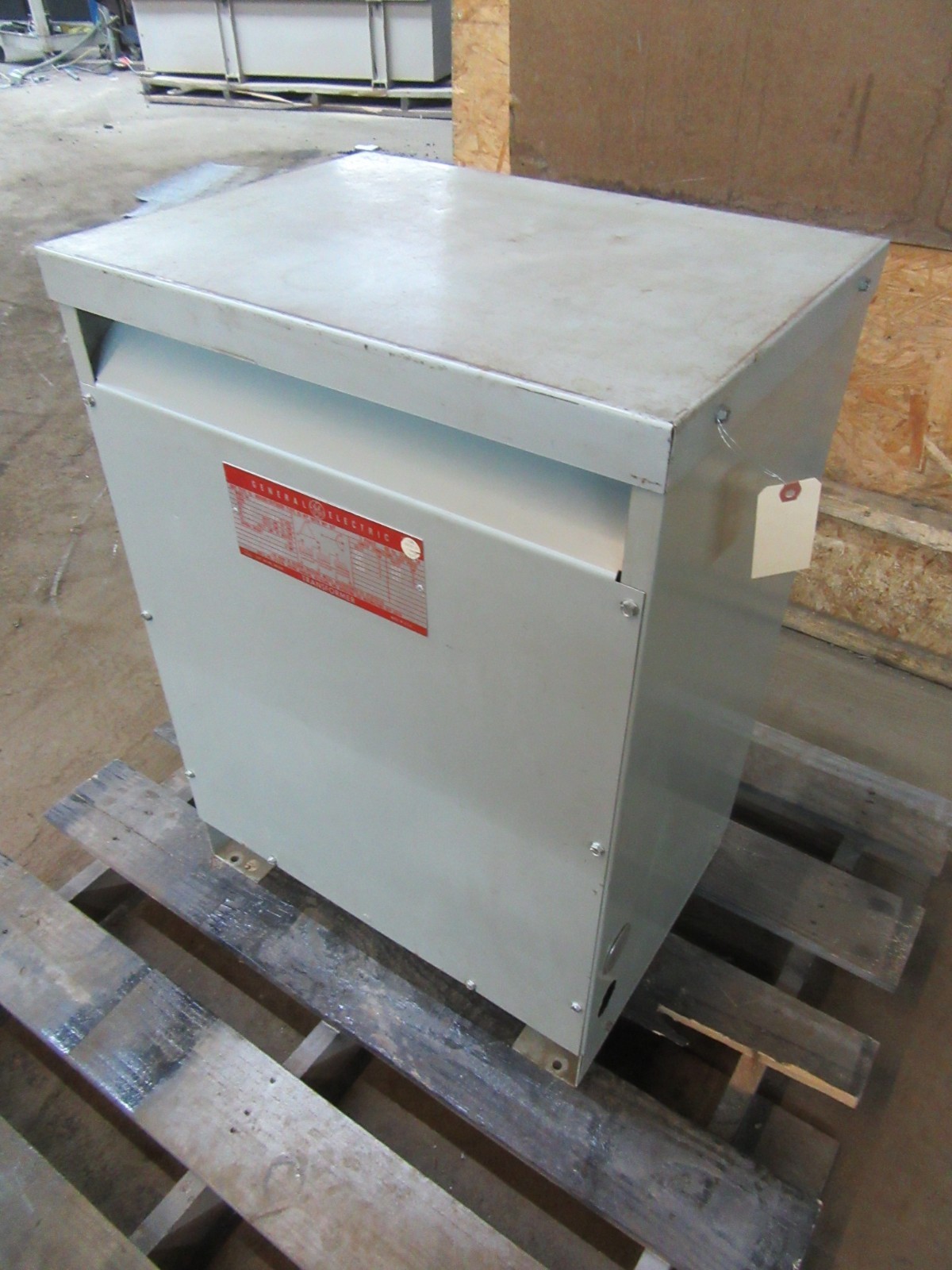 Used 45 KVA GE TRANSFORMER 3 PHASE 480 V PRIMARY TO 208Y/120 V SECONDARY 9T23H3873