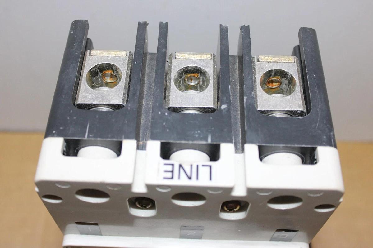 Used CUTLER HAMMER DC BREAKER HKDDC3400F 300 AMP 600 VDC W/ SHUNT TRIP **WARRANTY**