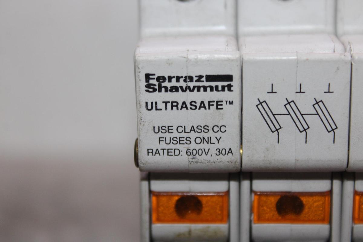 Used FERRAZ SHAWMUT SQUARE BODY PROTISTOR FUSE A065UD33TTI1800 650 VAC 1800 AMP