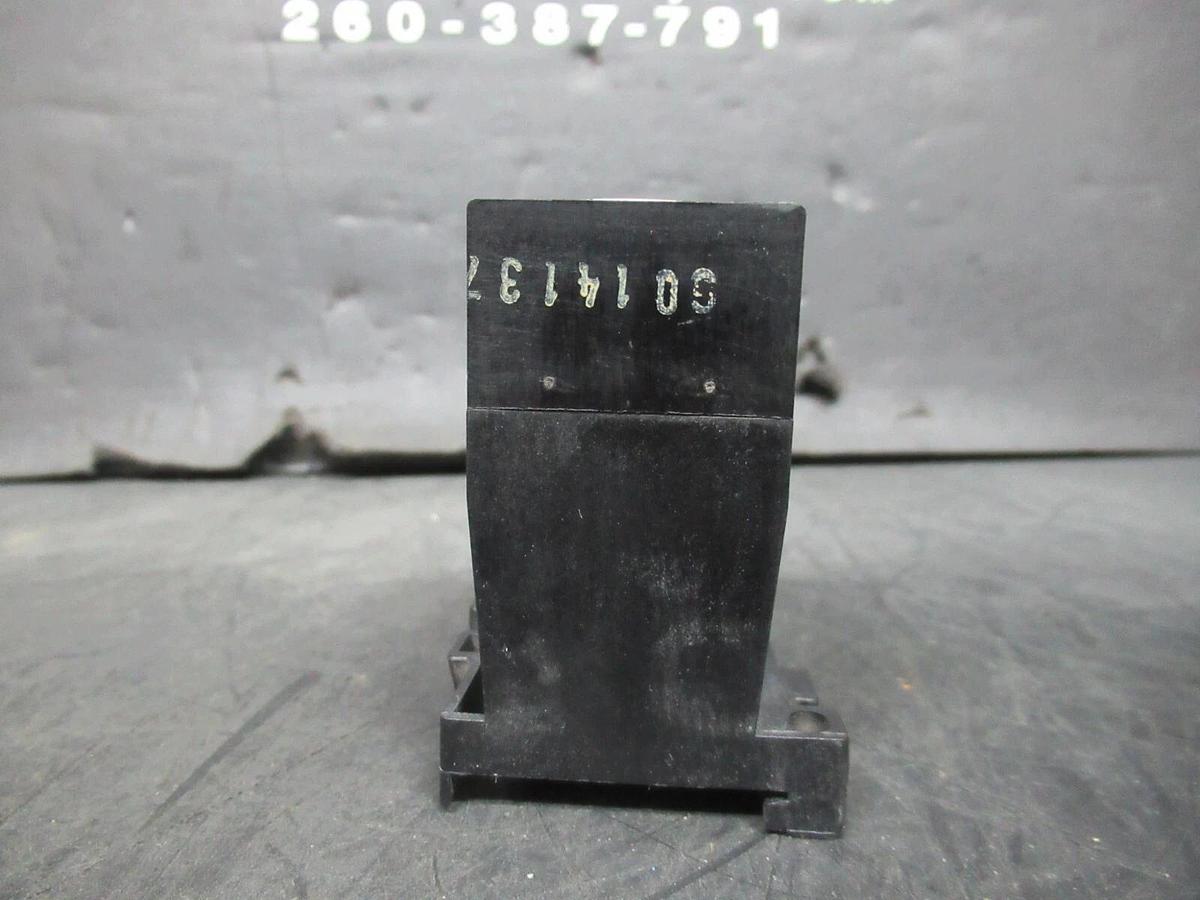Used SIEMENS-ALLIS INDUSTRIAL TIMING RELAY TRA11C0 6-60 SECONDS 5 AMP 300 VAC MAX