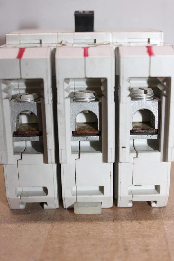 Used SIEMENS 3-POLE BREAKER CQD345 45 AMP 480Y/277 VOLT *30 DAY WARRANTY INCLUDED*
