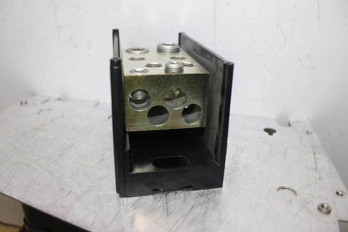Used FERRAZ SHAWMUT TERMINAL POWER DISTRIBUTION BLOCK 69311 1-POLE 600 VOLT