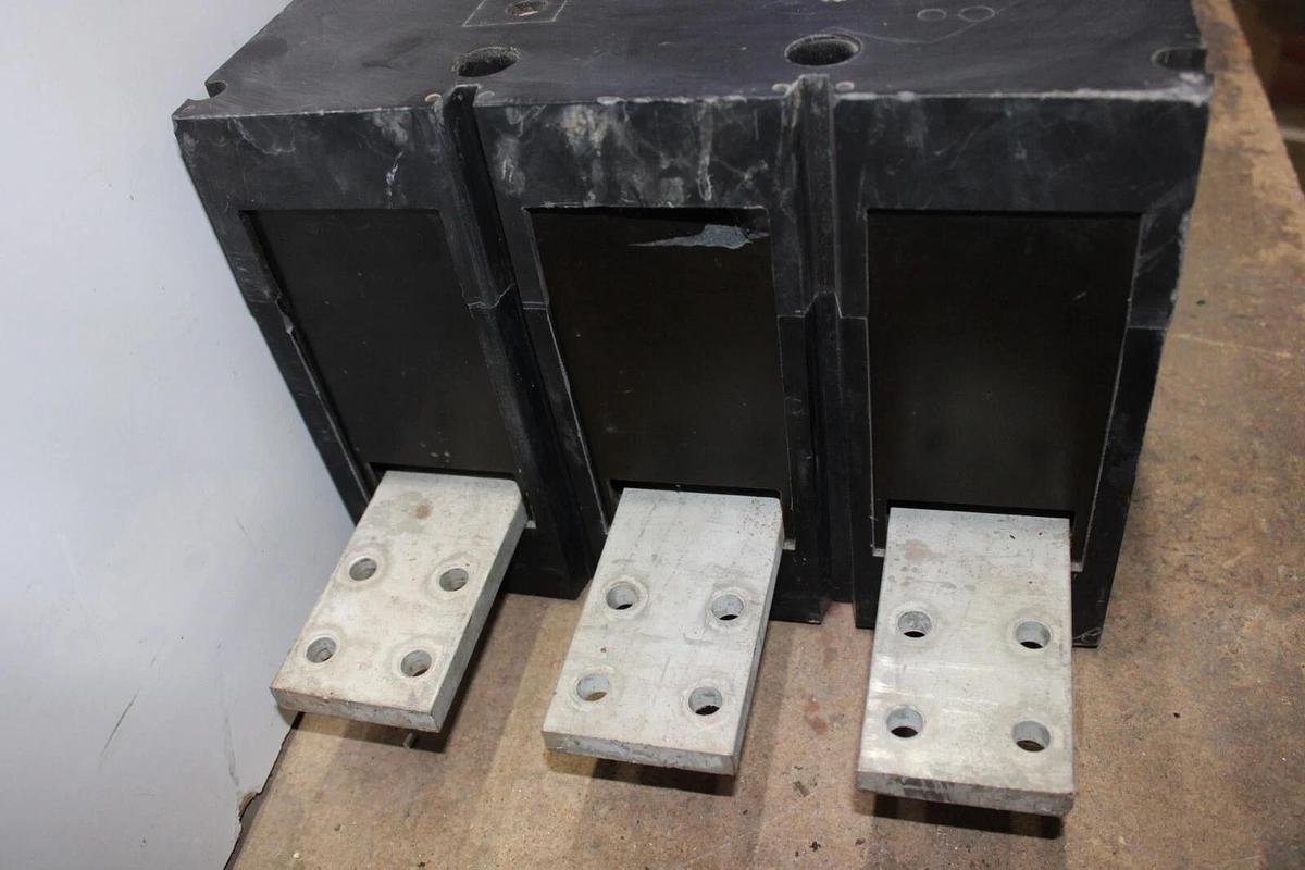 Used WESTINGHOUSE CIRCUIT BREAKER PCF32000F 1400 AMP TRIP 3-POLE 600 VAC