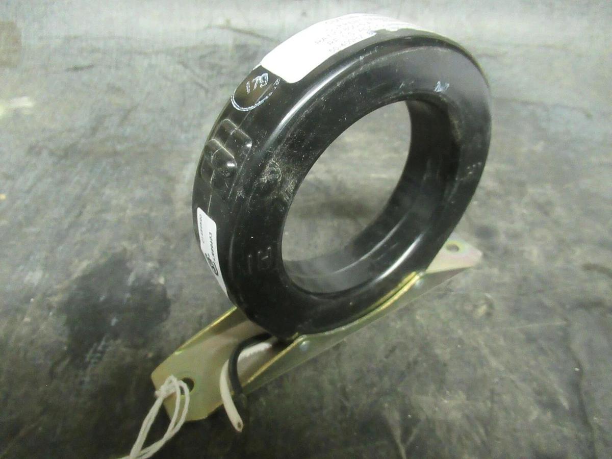 Used CUTLER HAMMER CURRENT TRANSFORMER 76RBL-801 RATIO: 800:5 50-400HZ