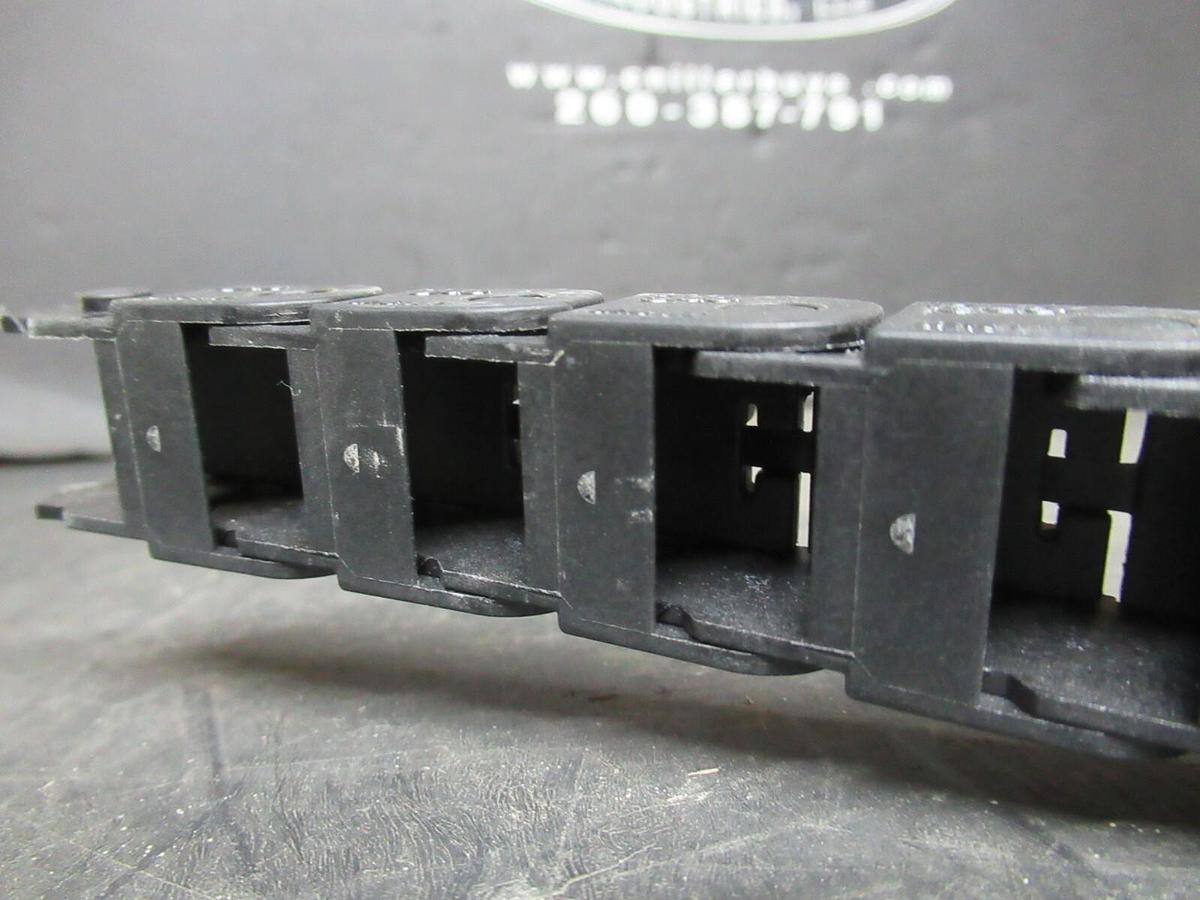 Used IGSU PLASTIC WIRE TACK 77" LENGTH X 7/8" WIDTH X 1/2" TALL 07.16.028 98 LINKS