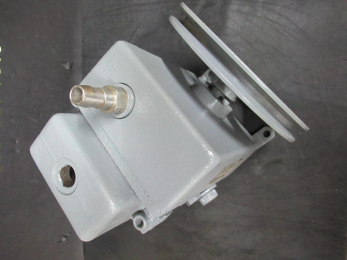 Used WELCH DUOSEAL VACUUM PUMP 1400 BELT DRIVE *NO RATINGS* **WARRANTY INCLUDED**