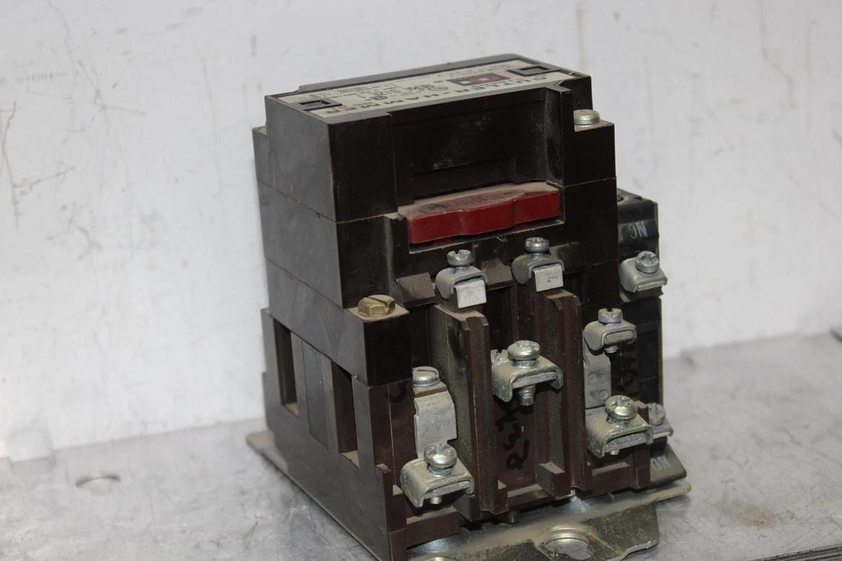 Used CUTLER-HAMMER NEMA CONTACTOR C10CN3 SIZE 1 27 AMP 3-PHASE 600 VAC COIL: 120 VAC