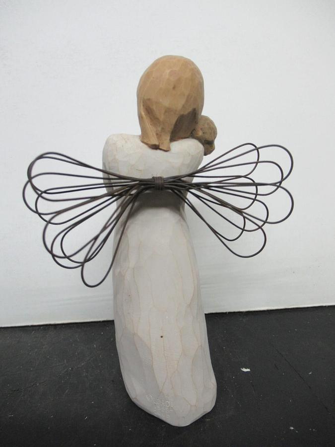WILLOW TREE "ANGEL OF FRIENDSHIP" SUSAN LORDI FIGURINE DEMDACO STOCK# 26011