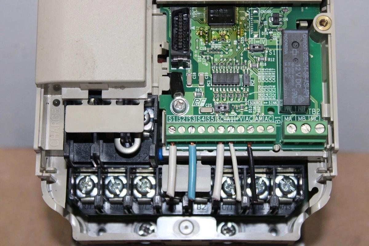 Used YASKAWA VARIABLE FREQUENCY DRIVE CIMR-JU4A0002BAA REV. A 480 VAC 2.1 AMP