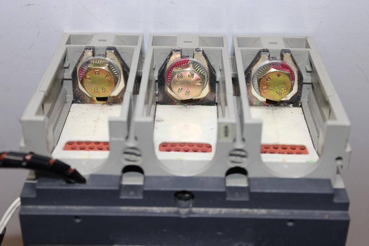 Used MERLIN GERIN COMPACT MOLDED CASE SWITCH NSJ400 400 AMP 690 VOLT 3-POLE