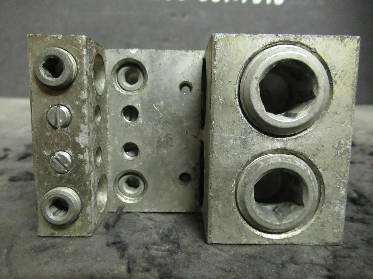 Used USD 5207-03 MECHANICAL DISTRIBUTION CONNECTOR TERMINAL LUG SET 600MCM - #14 WIRE