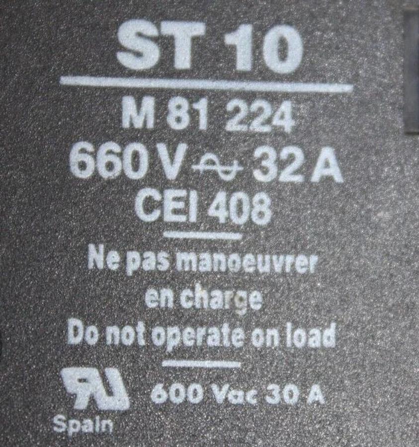 Used FERRAZ FUSE HOLDER ST-10 M-81-224 600 VOLT 30 AMP 3-POLE **WARRANTY INCLUDED**
