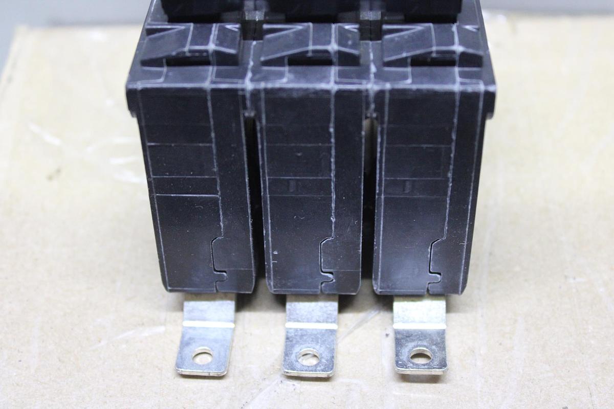 Used SIEMENS SENTRON MOLDED CASE SWITCH LMXD63S800A 800 AMP 600 VAC 3-POLE
