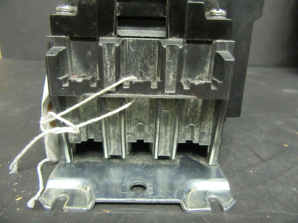 Used ALLEN BRADLEY CONTACTOR 500-B0*930 SER. B NEMA: 1  10 HP  600 VAC  COIL: 120 VAC