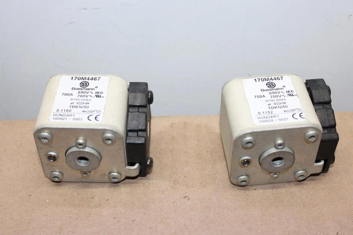 Used BUSSMANN FUSE 170M4467 700 AMP 700 VAC **WARRANTY INCLUDED**