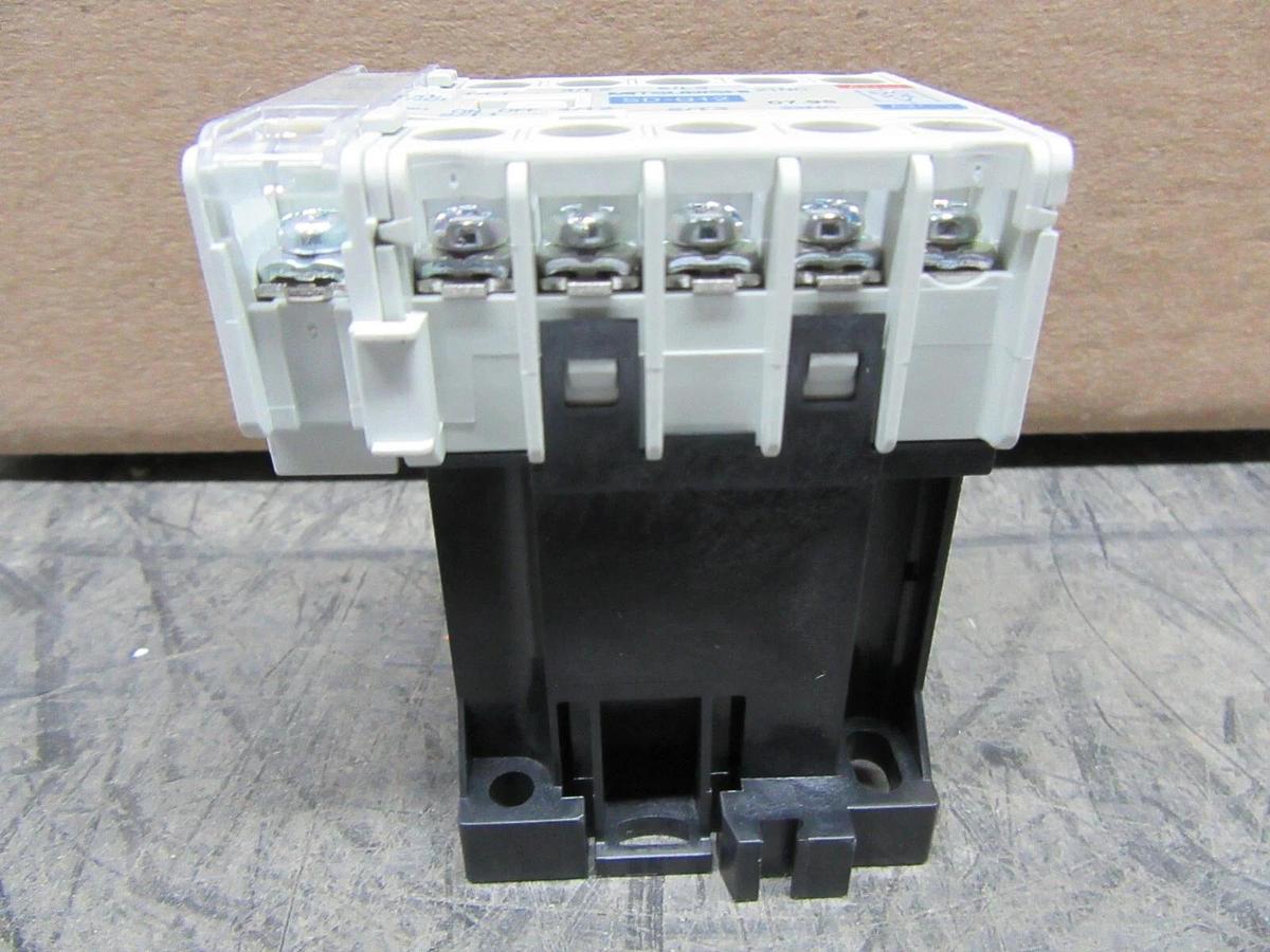 NEW SURPLUS MITSUBISHI MAGNETIC CONTACTOR SD-Q12 20 AMP 600V 4 KW COIL: 24 VDC
