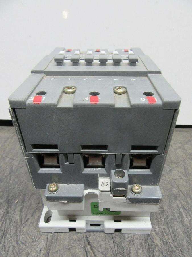 Used YORK CONTACTOR 024-31110-000 140 AMP 600 VAC 100 HP 600 VAC 3-POLE 3-PHASE