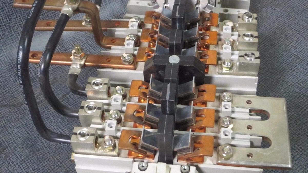 Used CUTLER HAMMER REVERSING CONTACTOR SET - 120 AMP 600 V 120V COILS # C25HNE3120