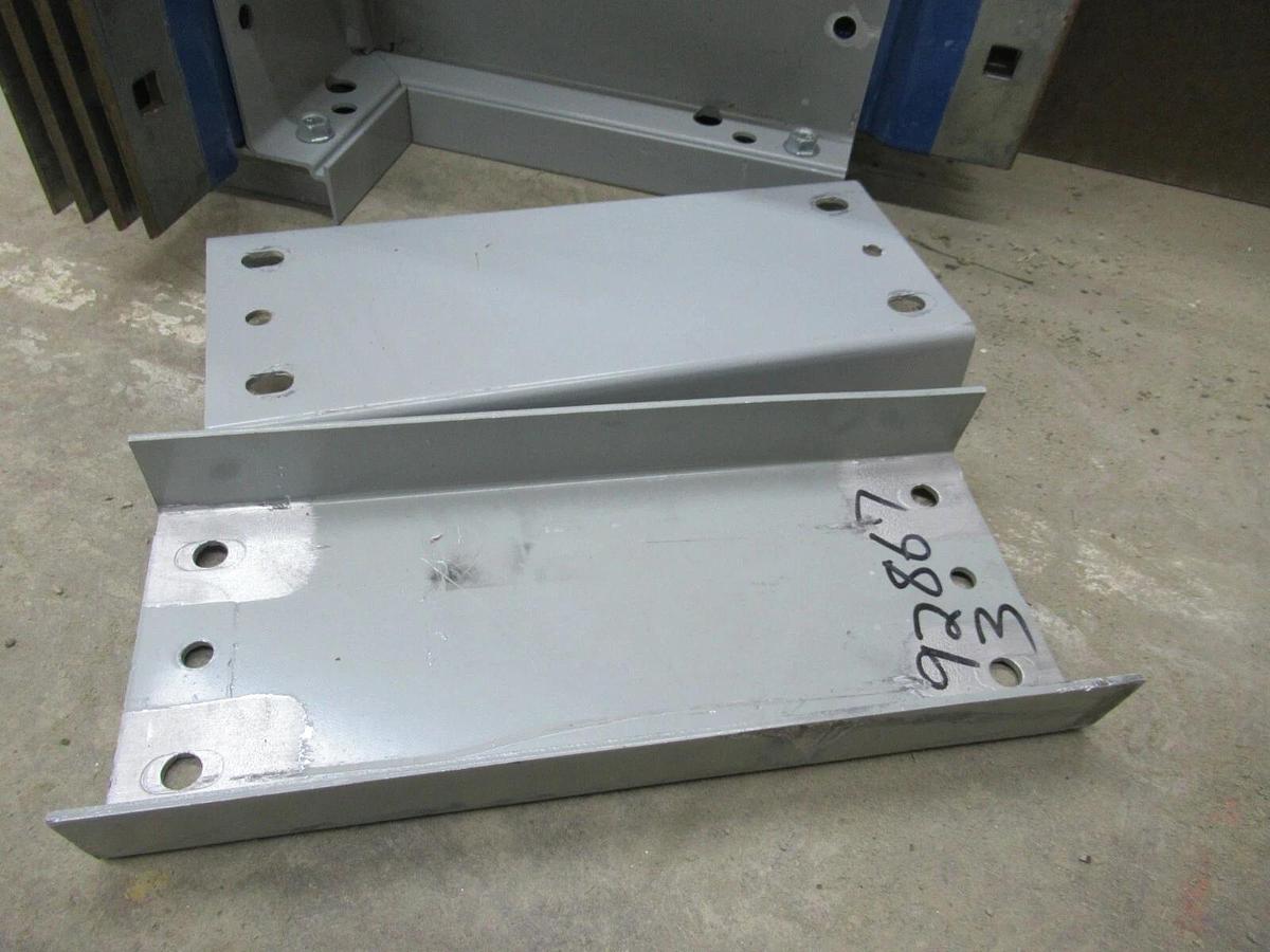 Used 3000 AMP GE SPECTRA SERIES 90° EDGEWISE BUSWAY ELBOW 02692867 600 V 3 PH 3 W W/G