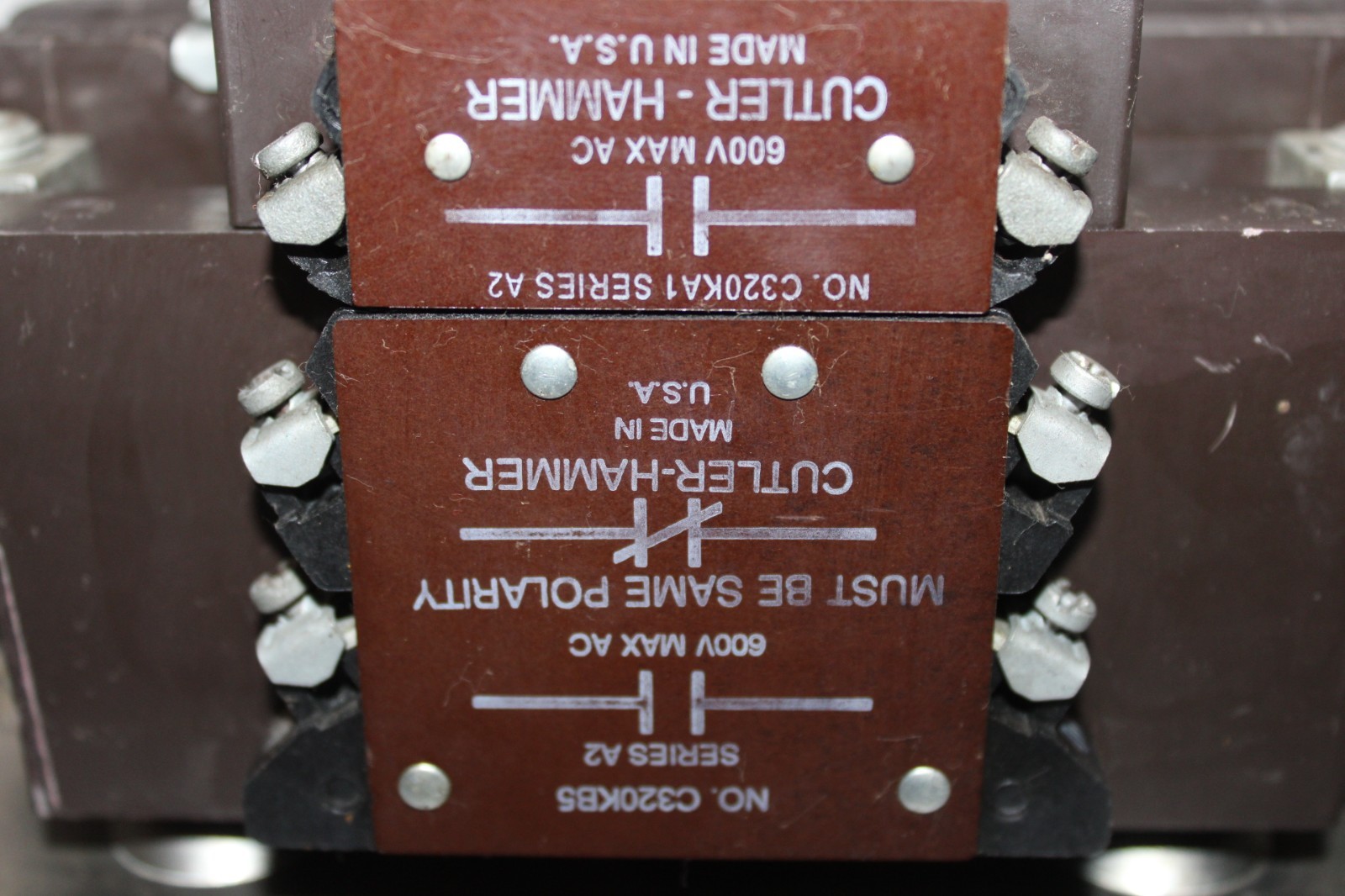 Used CUTLER-HAMMER CONTACTOR C10EN3 NEMA SIZE 3 90 AMP 600 VAC 3-POLE COIL: 120 V