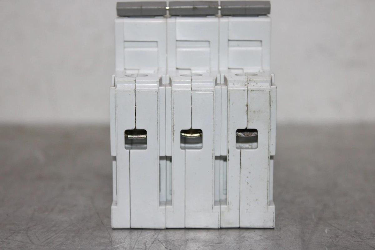 Used ALLEN BRADLEY CIRCUIT BREAKER 1492-CB3 480/277 VAC 10 AMP 3-POLE