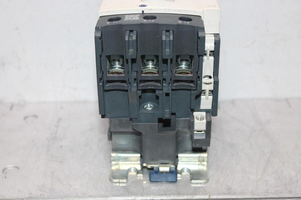 Used SCHNEIDER CONTACTOR LC1D80 110 AMP 600 VAC 60 HP 3-PHASE 3-POLE COIL: 110 VOLT