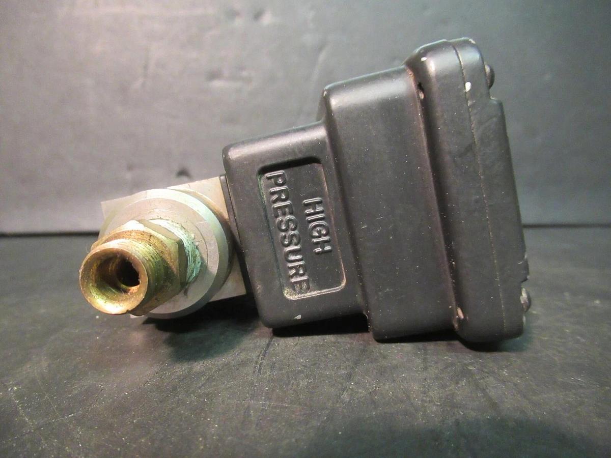 Used SETRA SYSTEMS PRESSURE TRANSMITTER 2301050PDZZ11ZTR1 0-50 PSID 24 VDC 4-20 MA