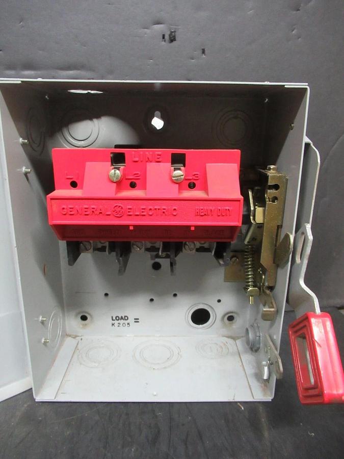 Used GE SAFETY DISCONNECT THN3361 ENCL. TYPE 1 30 AMP 600 VAC 30 HP 3-PHASE 3-POLE