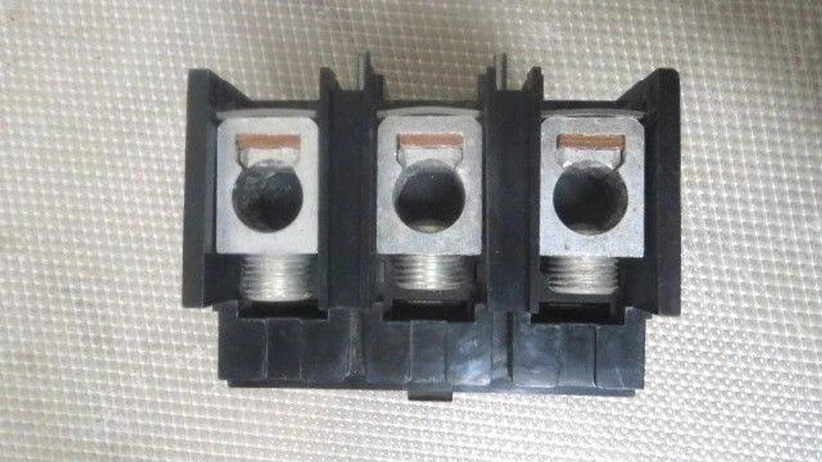 Used SQUARE D BREAKER 225 AMP 240 VAC 3 POLE MODEL Q2L3225H **WARRANTY INCLUDED**