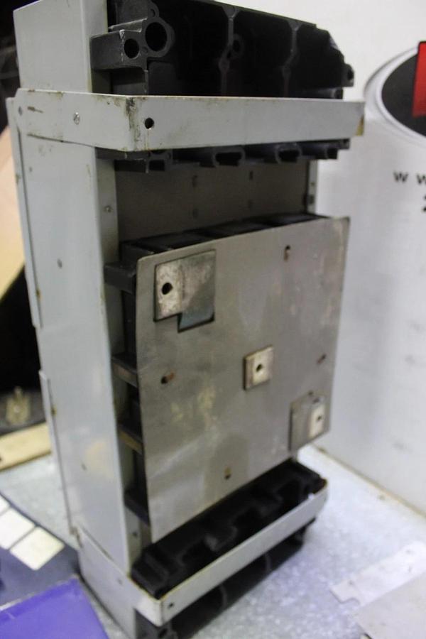 Used SIEMENS VACU-BREAK TWIN DISCONNECT SWITCH V7F3644J 200 AMP 600 VAC 3-POLE