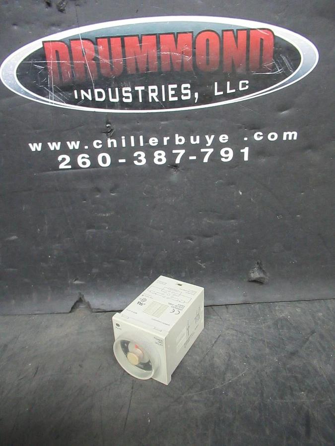 Used OMRON TIMER H3CR-H8L 200-240 VAC 5 AMP 0.6-12 SECOND **WARRANTY INCLUDED**