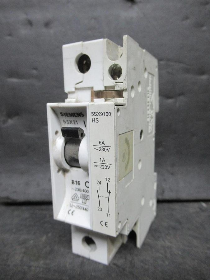 Used SIEMENS CIRCUIT BREAKER 5SX21 B16 16 AMP 277 VAC 1-POLE W/ 5SX9100 AUXILLIARY