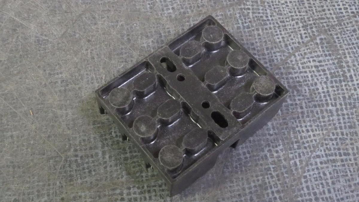 Used (SET OF 4) BUSSMANN BUSS FUSE HOLDER 30 AMP // 600V   MODEL: BM6033SQ