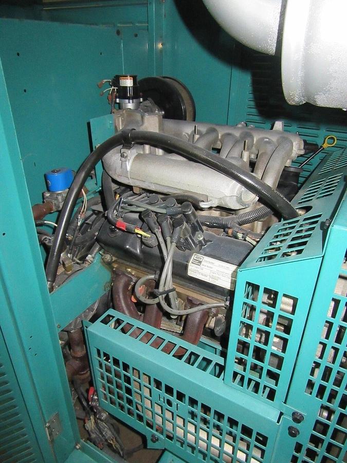 Used 35 KW GENERATOR NAT GAS LP CUMMINS ONAN 120/240 VOLT 1 PH RE-CONNECTABLE 405 HRS