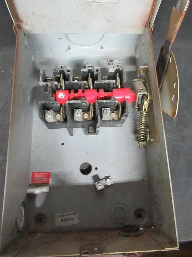 Used GE ENCLOSED INDOOR SAFETY SWITCH TGN3322R MODEL: 8 60 AMP 240 VAC 3R ENCLOSURE