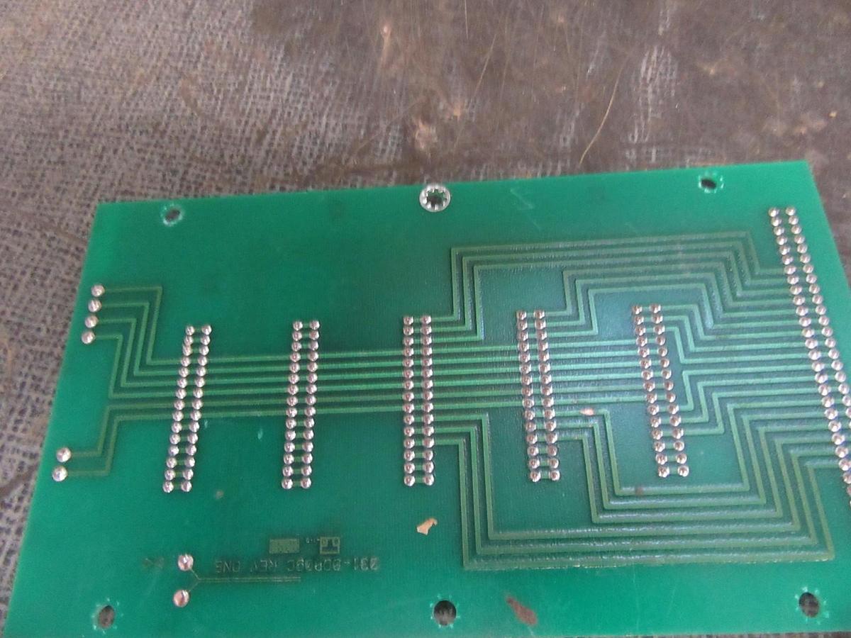 Used YORK CIRCUIT BOARD CARD SLOT 031-00809C000 REV B **WARRANTY INCLUDED**