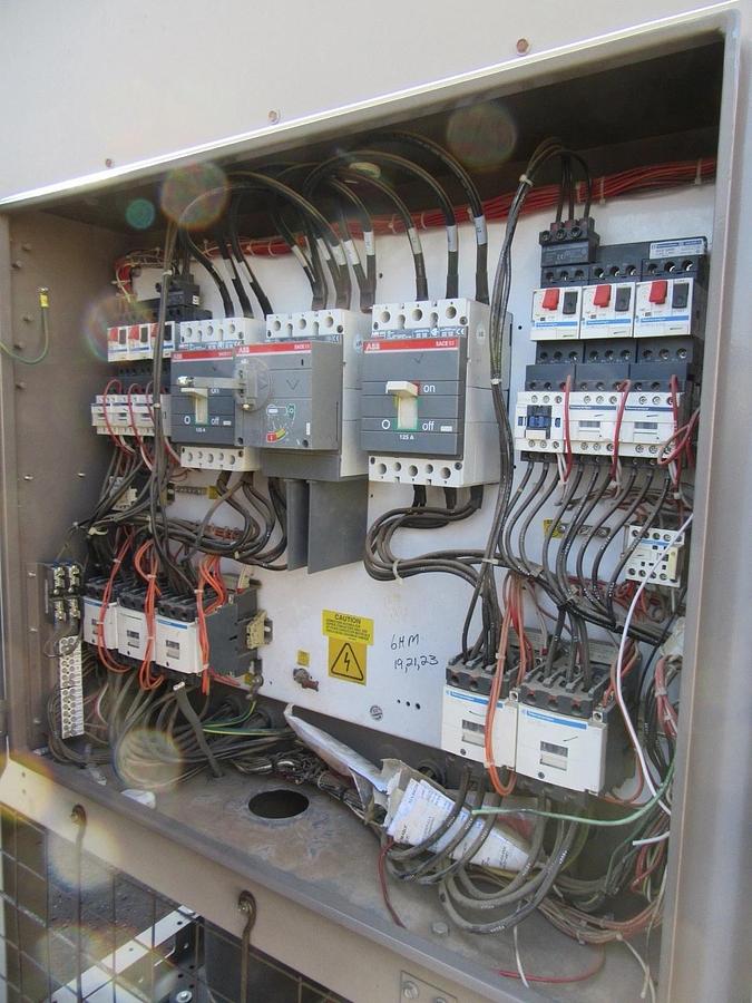 Used YORK 100 TON AIR COOLED CHILLER 460 VOLT YCAL104 LOW HOURS  GREAT CONDITION