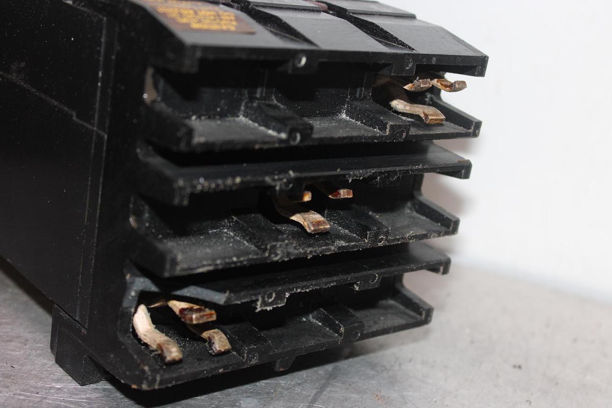 Used SQUARE D I-LINE CIRCUIT BREAKER KC34225 SERIES 2 225 AMP 480 VAC 3-POLE