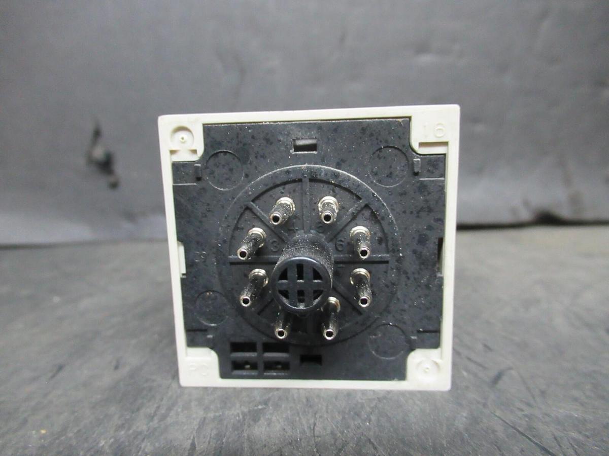 Used OMRON TIMER H3CR-H8L 200-240 VAC 5 AMP 0.6-12 SECOND **WARRANTY INCLUDED**