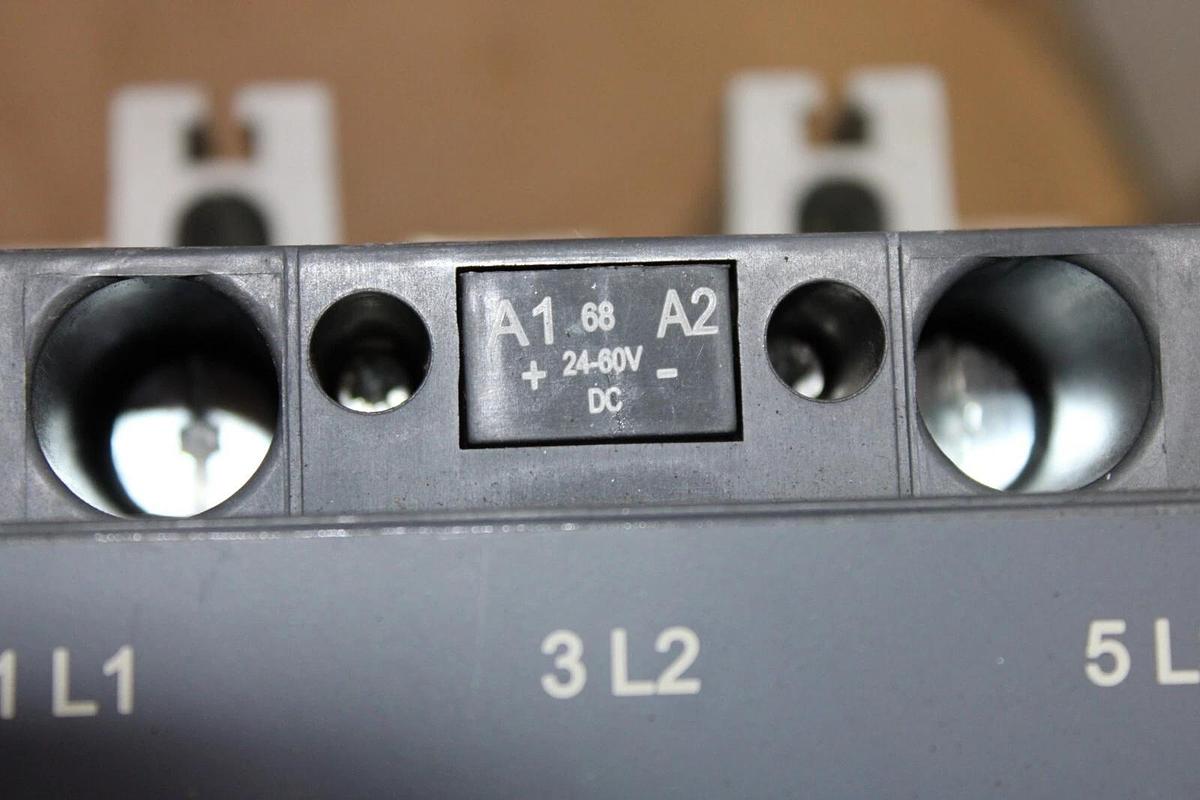 Used ABB CONTACTOR AF460-30 3-POLE 600 VAC 500 HP 700 AMP COIL: 24/60 VOLT