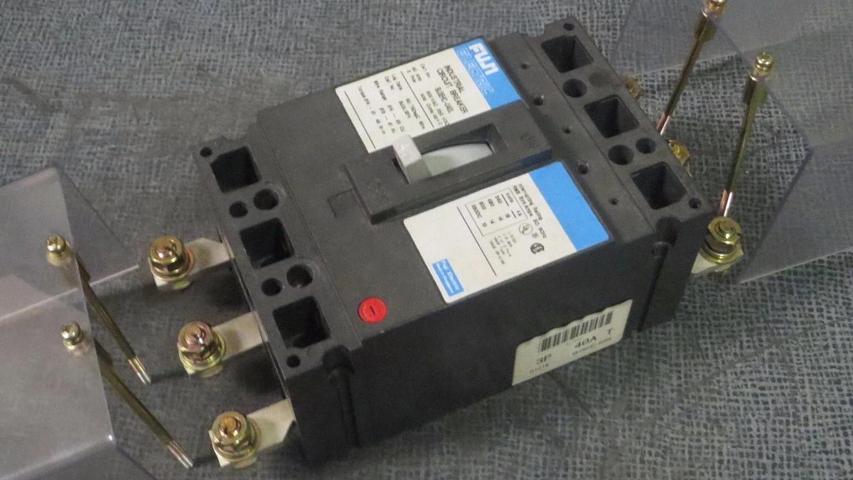 Used FUJI ELECTRIC CIRCUIT BREAKER BU3EHV-040L 40 AMP 600 V 3 POLE W/ GUARDS