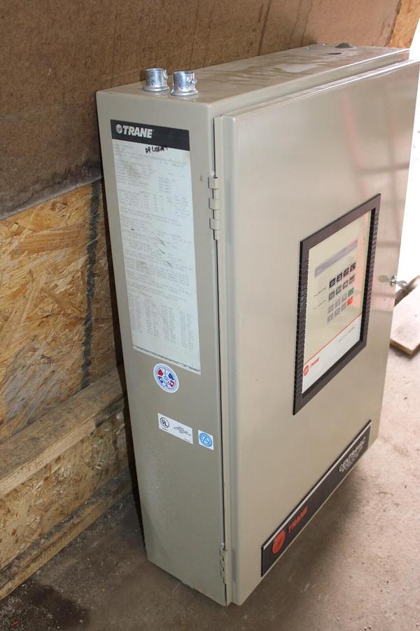 Used TRANE CENTRAVAC CHILLER CONTROL PANEL INTERFACE CVHE450 X13650485-01 REV. F