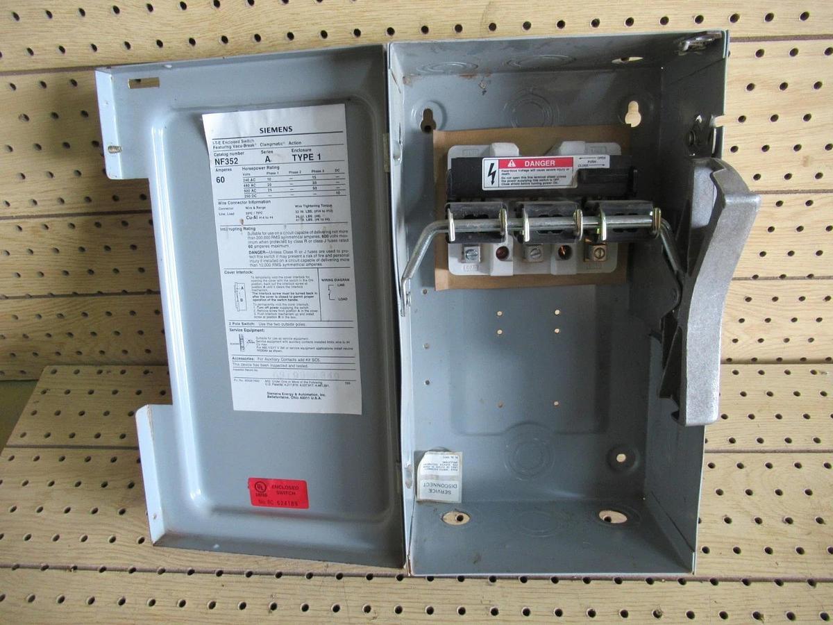 Used SIEMENS NON FUSIBLE SAFETY DISCONNECT SWITCH NF352 60A 600VAC 50HP 3 PH TYPE 1